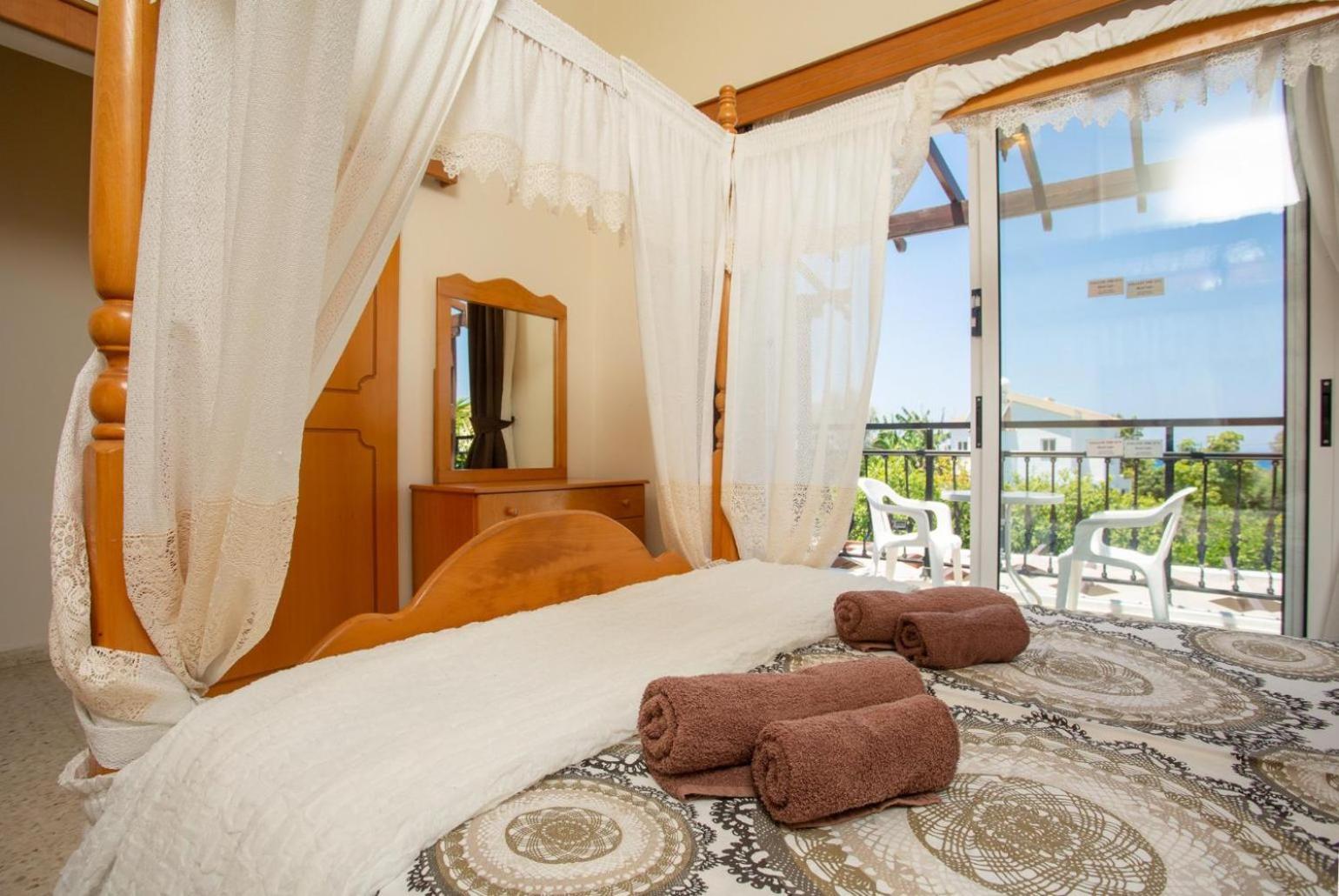Sun Beach Villa Thio Polis Exterior photo