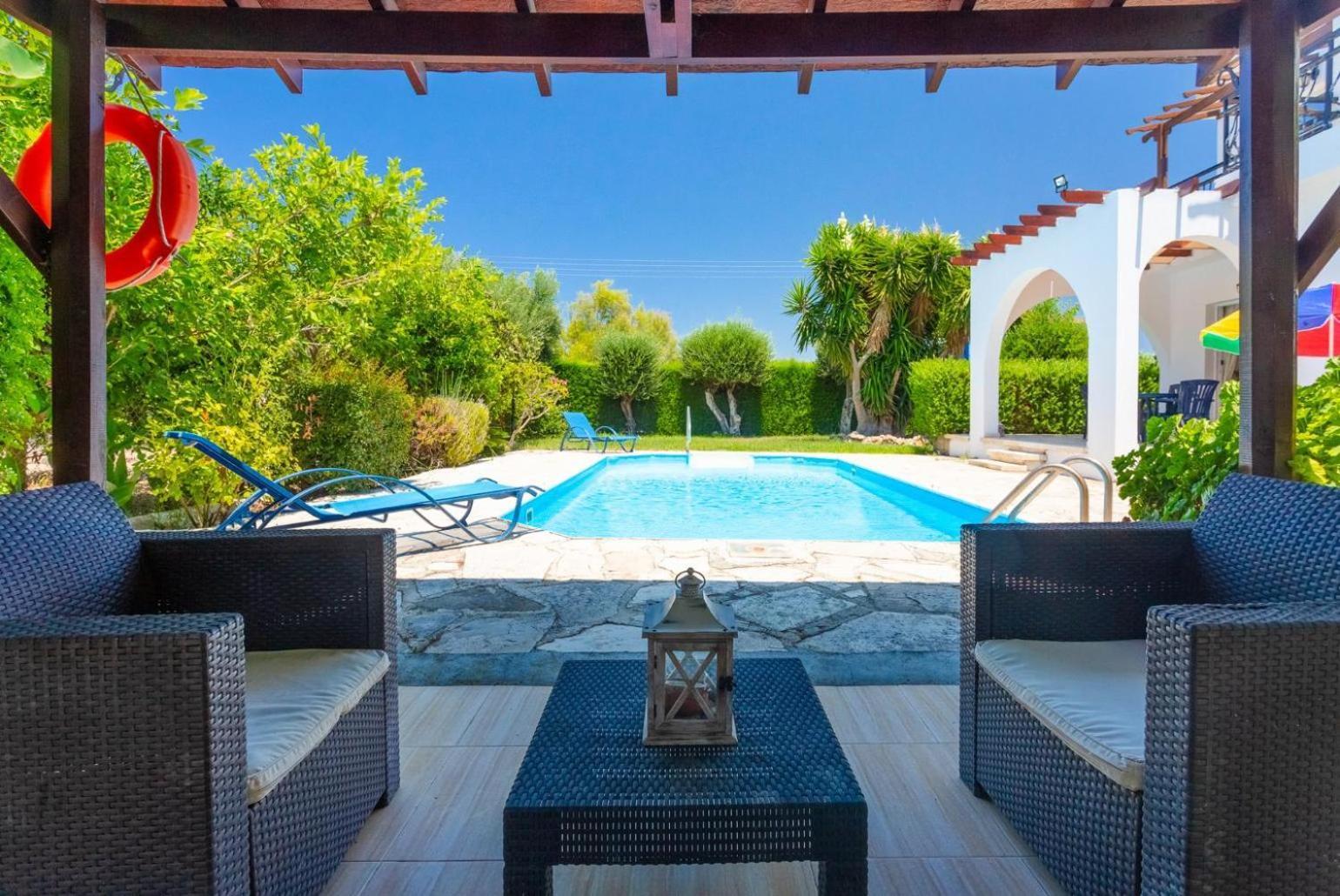 Sun Beach Villa Thio Polis Exterior photo
